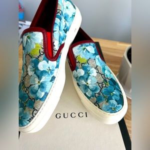 Gucci GG Supreme Monogram Blooms Womens Slip On Sneakers 37.5 Beige Blue Red